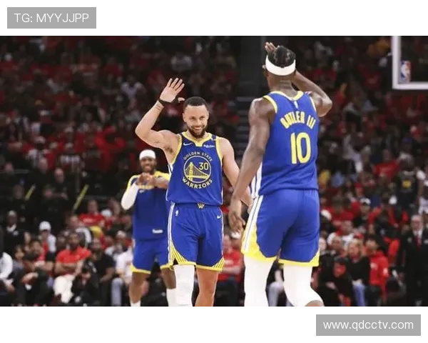 勇士队携手新援重塑阵容 库里与汤普森备战新赛季目标再度冲击总冠军 勇士队携手新援重塑阵容 库里与汤普森备战新赛季目标再度冲击总冠军