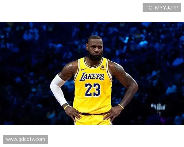 詹姆斯创历史新纪录，湖人击败勇士迎来赛季首胜