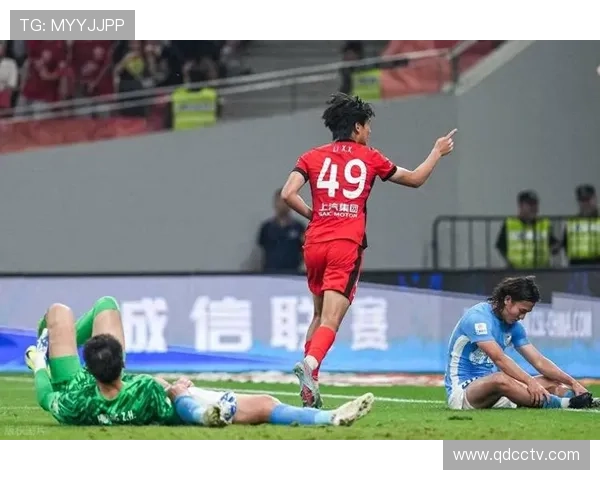 豪门转会风云再起国家队集训临近新星表现引发热议联赛走势备受关注